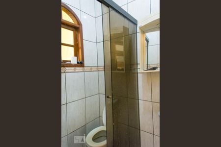 Casa à venda com 173m², 3 quartos e 2 vagas Casa à venda com 173m², 3 quartos e 2 vagasBanheiro da Edícula