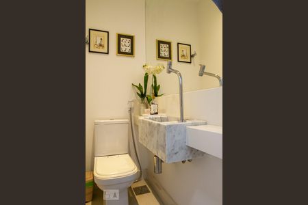 Apartamento à venda com 74m², 2 quartos e 1 vaga Apartamento à venda com 74m², 2 quartos e 1 vagaBanheiro