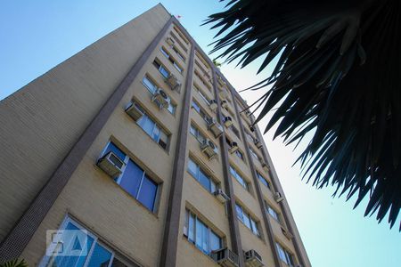 Apartamento à venda com 74m², 2 quartos e 1 vaga Apartamento à venda com 74m², 2 quartos e 1 vagaFachada