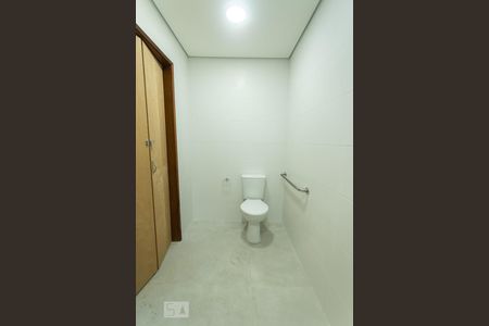 Banheiro de kitnet/studio para alugar com 1 quarto, 10m² em Bom Retiro, São Paulo