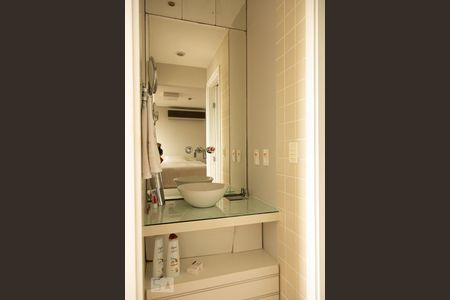 Banheiro suíte de apartamento à venda com 1 quarto, 85m² em Itaim Bibi, São Paulo
