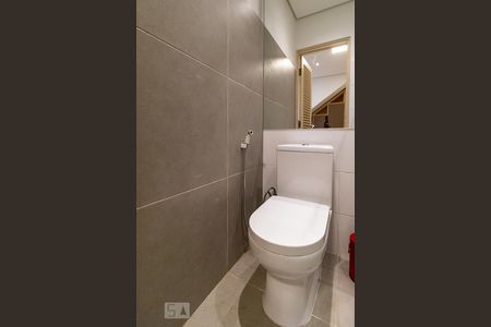 Banheiro de casa para alugar com 1 quarto, 30m² em Cerqueira César, São Paulo