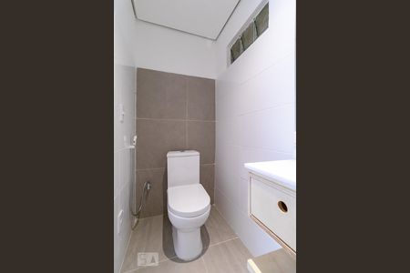 Banheiro de casa para alugar com 1 quarto, 25m² em Cerqueira César, São Paulo