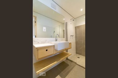 Banheiro de casa para alugar com 1 quarto, 25m² em Cerqueira César, São Paulo