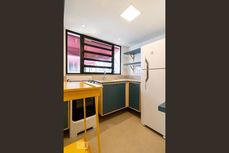 Cozinha de casa para alugar com 1 quarto, 25m² em Cerqueira César, São Paulo