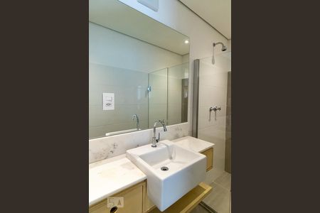 Banheiro de casa para alugar com 1 quarto, 25m² em Cerqueira César, São Paulo