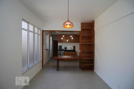 Sala de apartamento para alugar com 2 quartos, 63m² em Botafogo, Rio de Janeiro