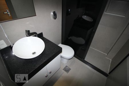 Apartamento para alugar com 63m², 2 quartos e sem vagaBanheiro