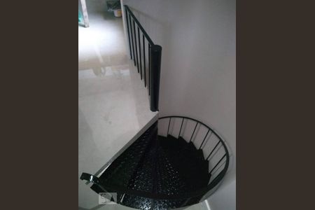 Apartamento à venda com 59m², 1 quarto e 1 vagaEscada