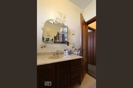 Casa à venda com 300m², 4 quartos e 4 vagasBanheiro da suíte 1