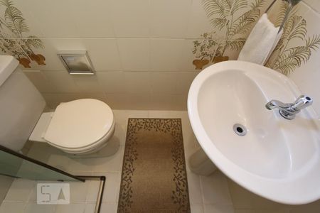 Casa à venda com 300m², 4 quartos e 4 vagasBanheiro de serviço
