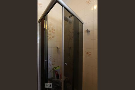 Casa à venda com 300m², 4 quartos e 4 vagasBanheiro da suíte 2 - Box
