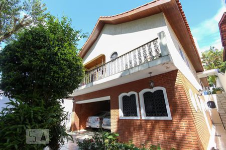 Casa à venda com 300m², 4 quartos e 4 vagasFachada