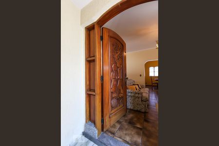 Casa à venda com 300m², 4 quartos e 4 vagasPorta de entrada
