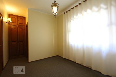 Casa à venda com 300m², 4 quartos e 4 vagasSuíte 2