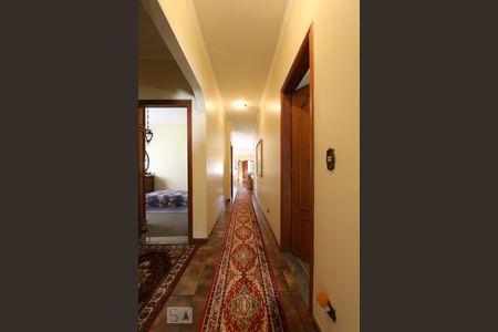 Casa à venda com 300m², 4 quartos e 4 vagasCorredor