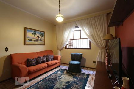 Casa à venda com 300m², 4 quartos e 4 vagasSala de tv