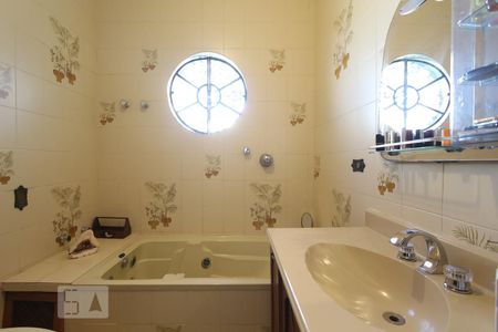 Casa à venda com 300m², 4 quartos e 4 vagasBanheiro da suíte 1