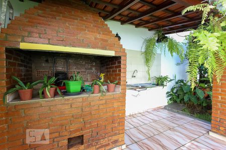 Casa à venda com 300m², 4 quartos e 4 vagasChurrasqueira