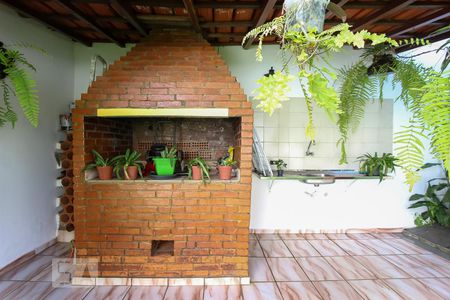 Casa à venda com 300m², 4 quartos e 4 vagasChurrasqueira