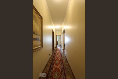 Casa à venda com 300m², 4 quartos e 4 vagasCorredor