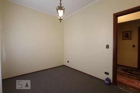 Casa à venda com 300m², 4 quartos e 4 vagasSuíte 2