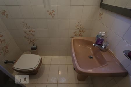 Casa à venda com 300m², 4 quartos e 4 vagasBanheiro da suíte 2