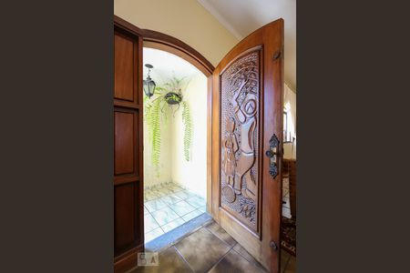 Casa à venda com 300m², 4 quartos e 4 vagasPorta de entrada