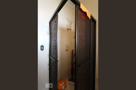 Casa à venda com 300m², 4 quartos e 4 vagasBanheiro da suíte 1 - Box