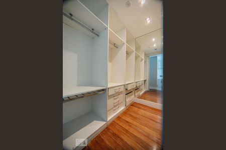 Apartamento à venda com 500m², 4 quartos e 4 vagasCloset do Quarto da Suíte 4