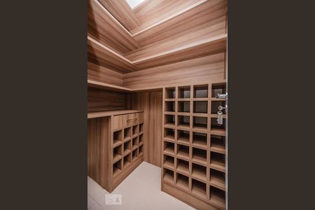 Apartamento à venda com 500m², 4 quartos e 4 vagasAdega da Sala de Jantar