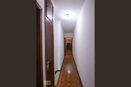 Casa à venda com 178m², 3 quartos e 2 vagasCorredor