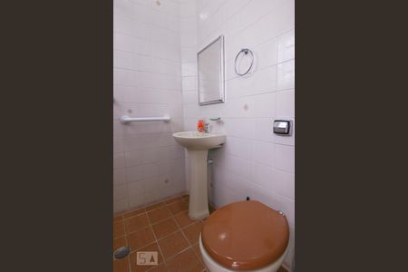 Casa à venda com 178m², 3 quartos e 2 vagasBanheiro de Serviço