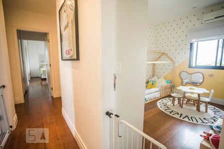 Apartamento à venda com 185m², 3 quartos e 2 vagasCorredor