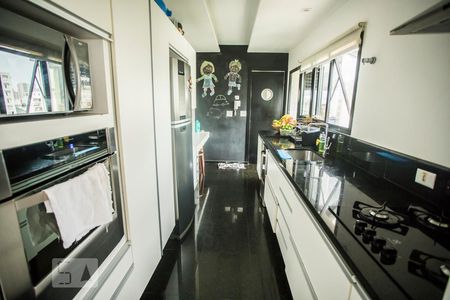 Apartamento à venda com 185m², 3 quartos e 2 vagasCozinha