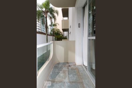 Apartamento para alugar com 117m², 3 quartos e 2 vagas Apartamento para alugar com 117m², 3 quartos e 2 vagasVaranda