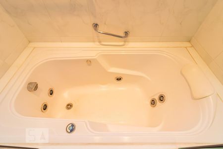 Apartamento à venda com 225m², 4 quartos e 3 vagasBanheiro Suite 2