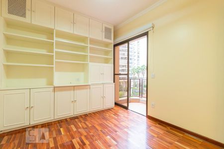 Apartamento à venda com 225m², 4 quartos e 3 vagasQuarto 4