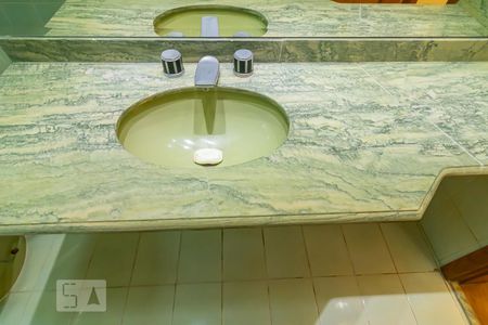 Apartamento à venda com 225m², 4 quartos e 3 vagasDetalhe banheiro Social