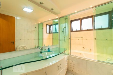 Apartamento à venda com 225m², 4 quartos e 3 vagasBanheiro Suite 2