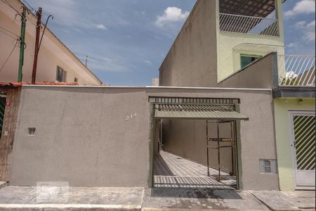 Casa à venda com 126m², 2 quartos e 2 vagas Casa à venda com 126m², 2 quartos e 2 vagasFachada