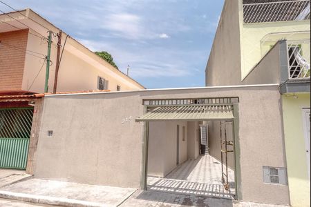 Casa à venda com 126m², 2 quartos e 2 vagas Casa à venda com 126m², 2 quartos e 2 vagasFachada