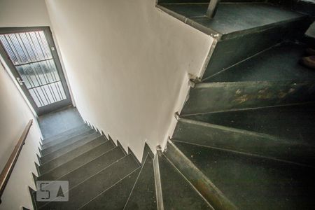 Escadas - Entrada lateral de casa à venda com 3 quartos, 269m² em Americanópolis, São Paulo