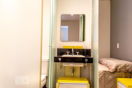 Banheiro de apartamento para alugar com 1 quarto, 27m² em Vila Olímpia, São Paulo