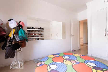 Casa à venda com 312m², 6 quartos e 3 vagasQuarto 02