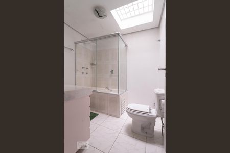 Casa à venda com 312m², 6 quartos e 3 vagasBanheiro da Suíte 02