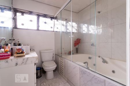 Casa à venda com 312m², 6 quartos e 3 vagasBanheiro da Suíte 1