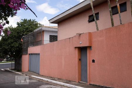 Casa à venda com 312m², 6 quartos e 3 vagasFachada