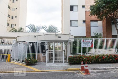 Apartamento para alugar com 75m², 3 quartos e 1 vaga Apartamento para alugar com 75m², 3 quartos e 1 vagaFachada