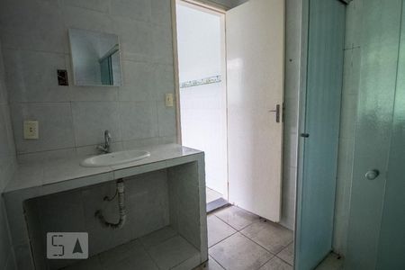 Banheiro de casa para alugar com 1 quarto, 60m² em Santa Rita, São Paulo